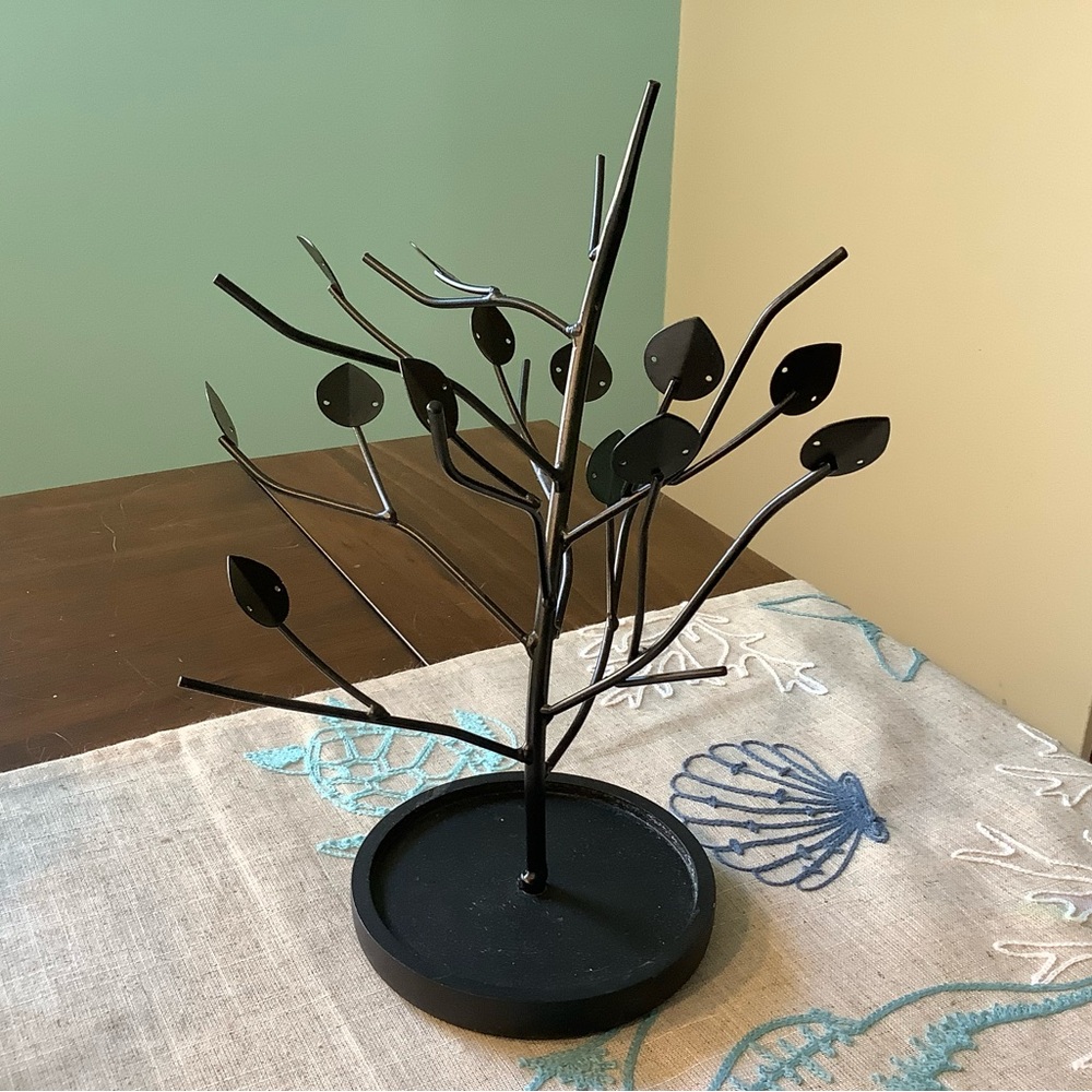 Leaf Earring Tree - Picture 1 of 3